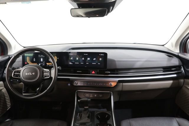 Used 2025 Kia Carnival FWD image 15