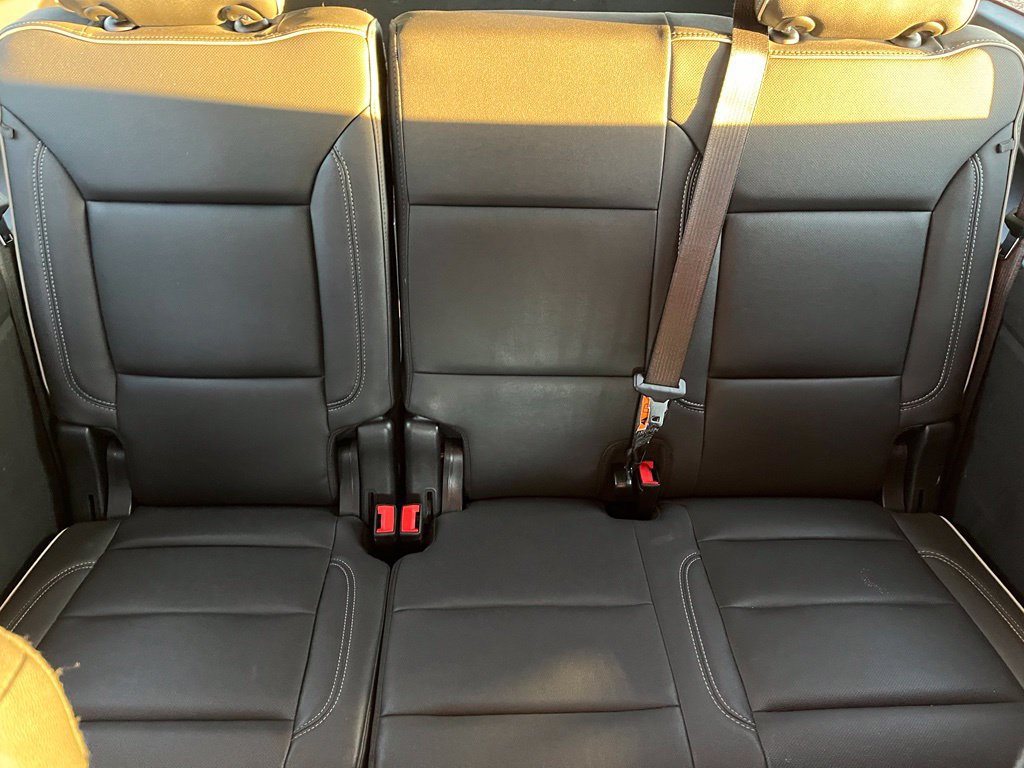 Used 2025 Chevrolet Suburban Premier AWD/4WD image 17