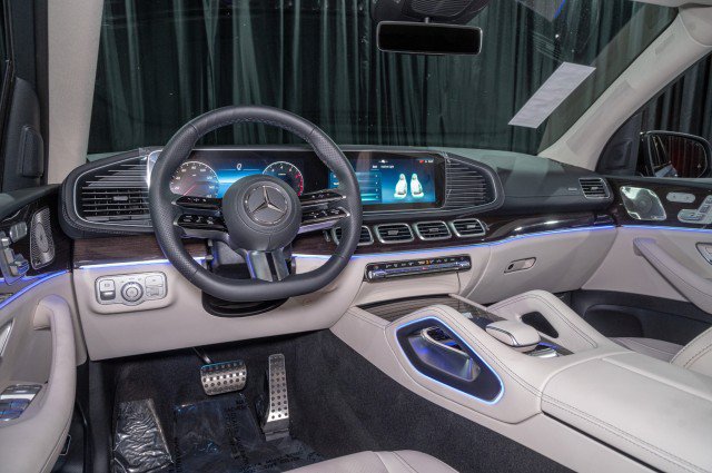 New 2026 Mercedes-Benz GLS 450 4MATIC image 18
