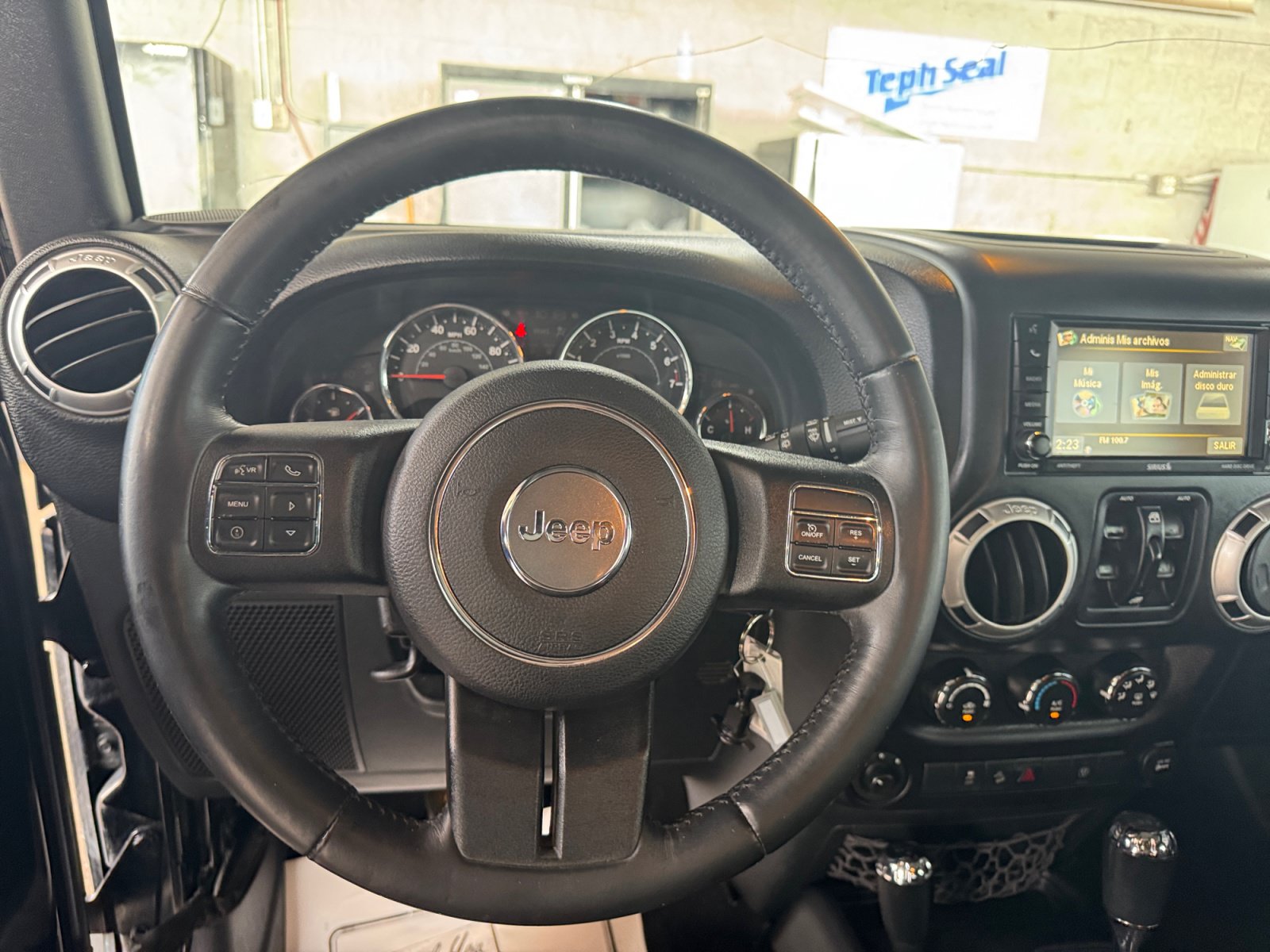 Used 2016 Jeep Wrangler Unlimited Sahara w/ Connectivity Group AWD/4WD image 12