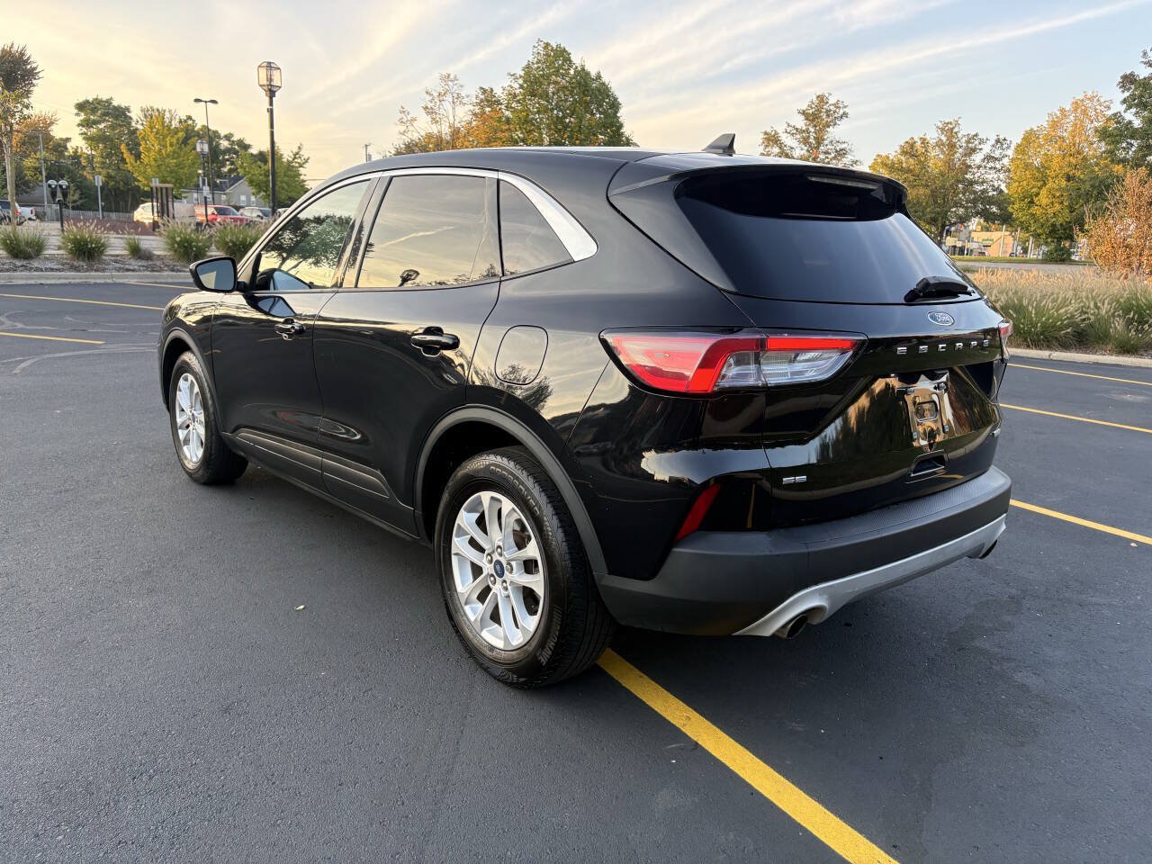 Used 2020 Ford Escape SE FWD image 30