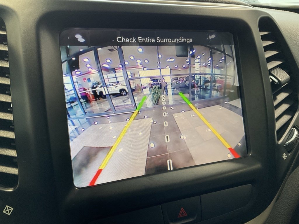 Used 2015 Jeep Cherokee Limited w/ Trailer Tow Group image 17