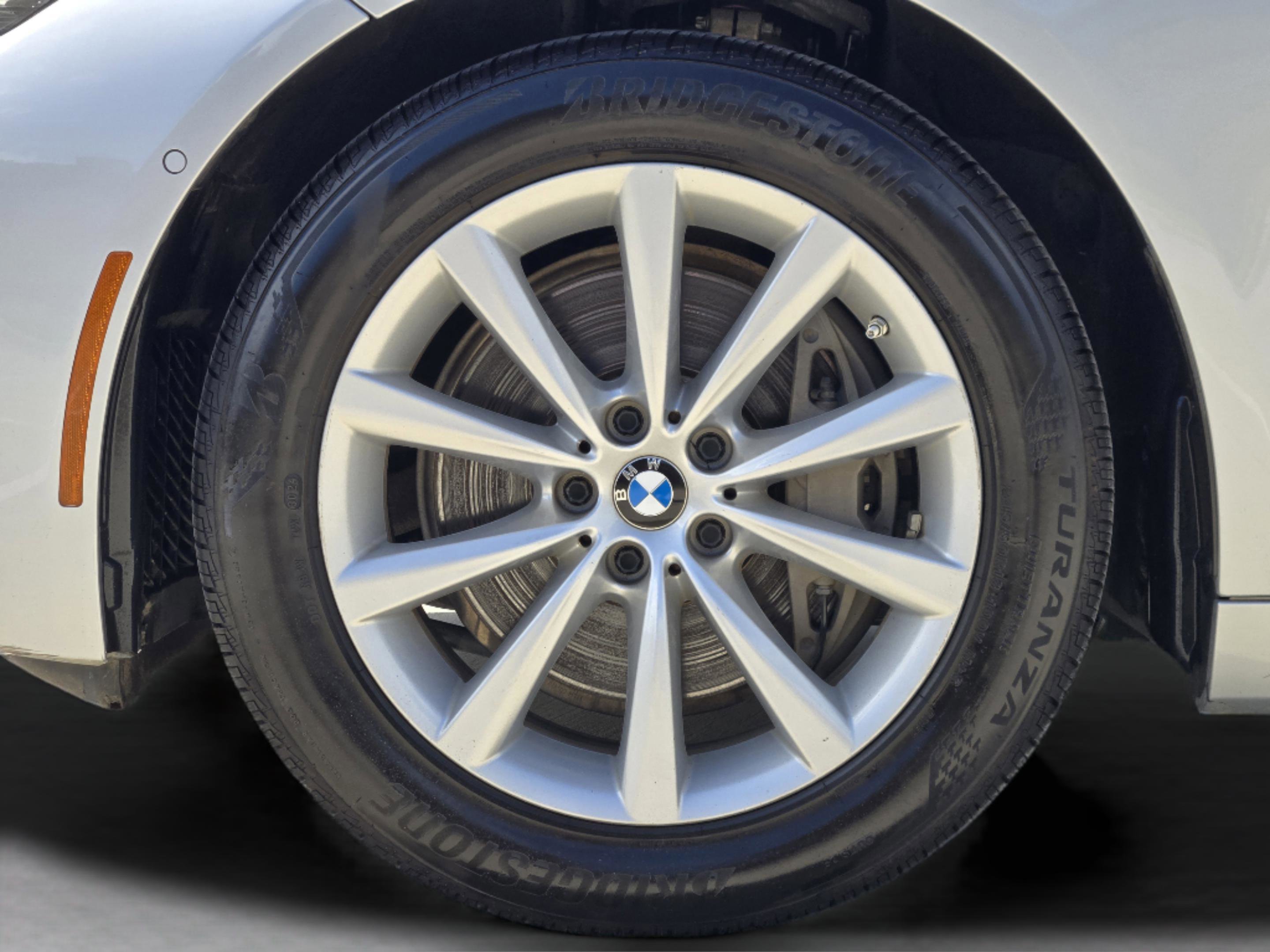 Used 2020 BMW 740i w/ Premium Package RWD image 30