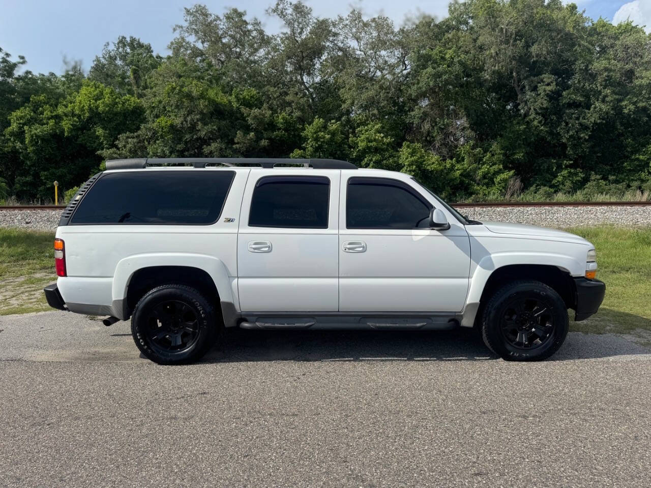 Used 2003 Chevrolet Suburban Z71 AWD/4WD image 8