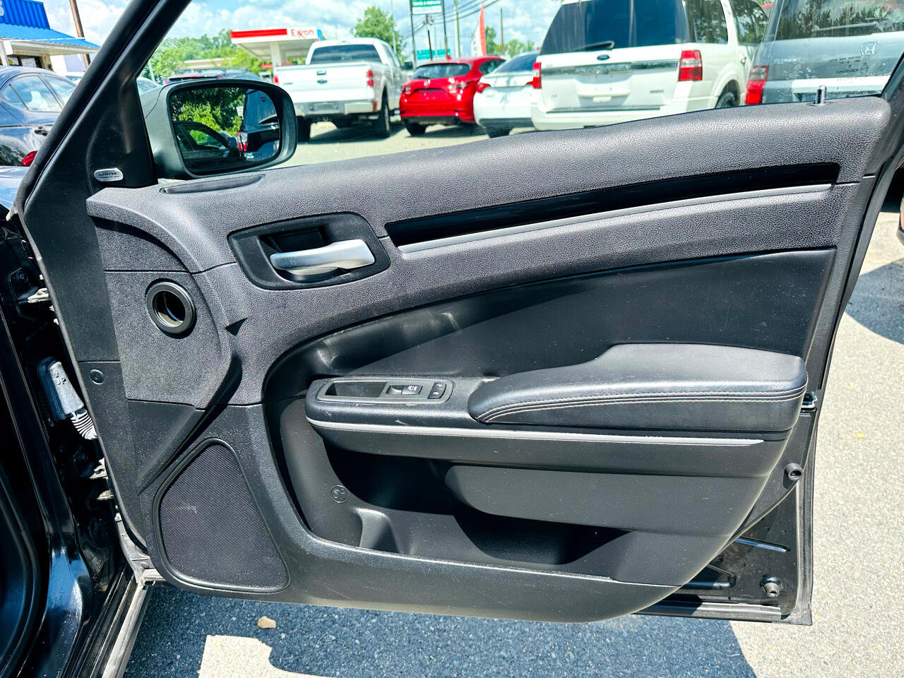 Used 2019 Chrysler 300 S image 39