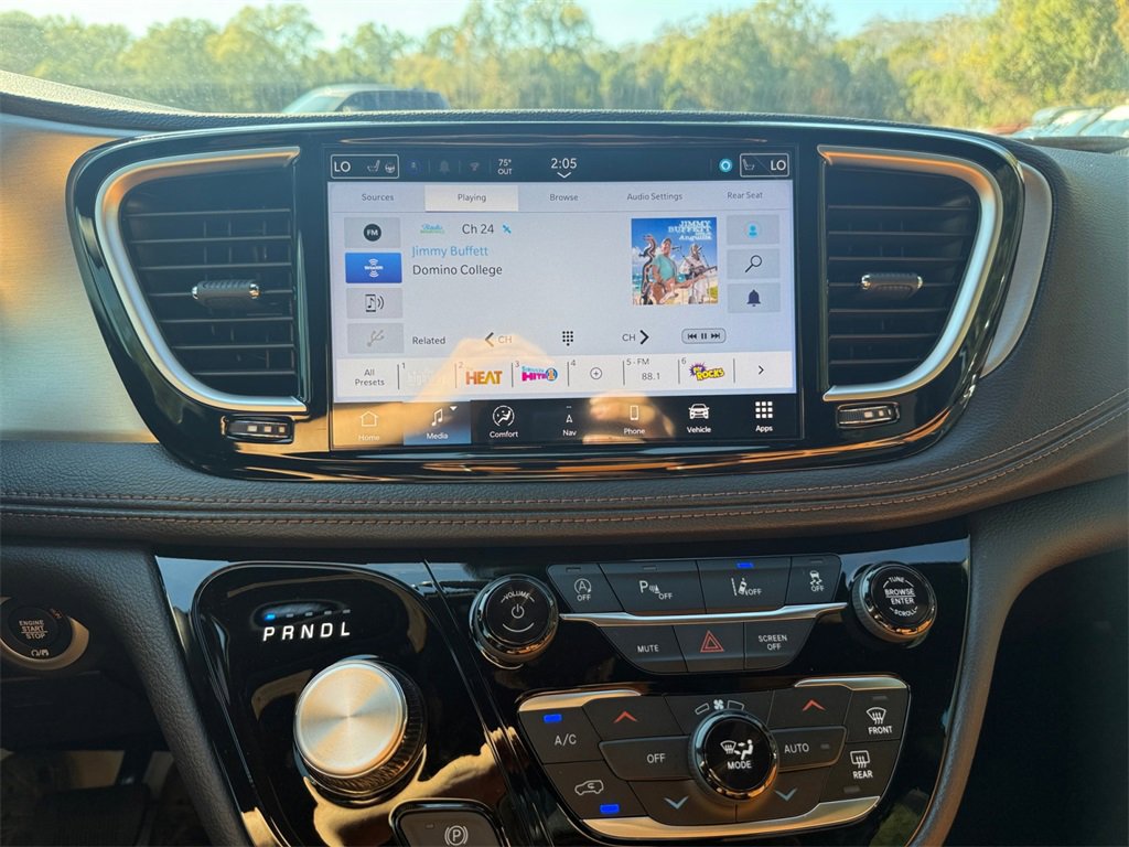 New 2026 Chrysler Pacifica Pinnacle image 24