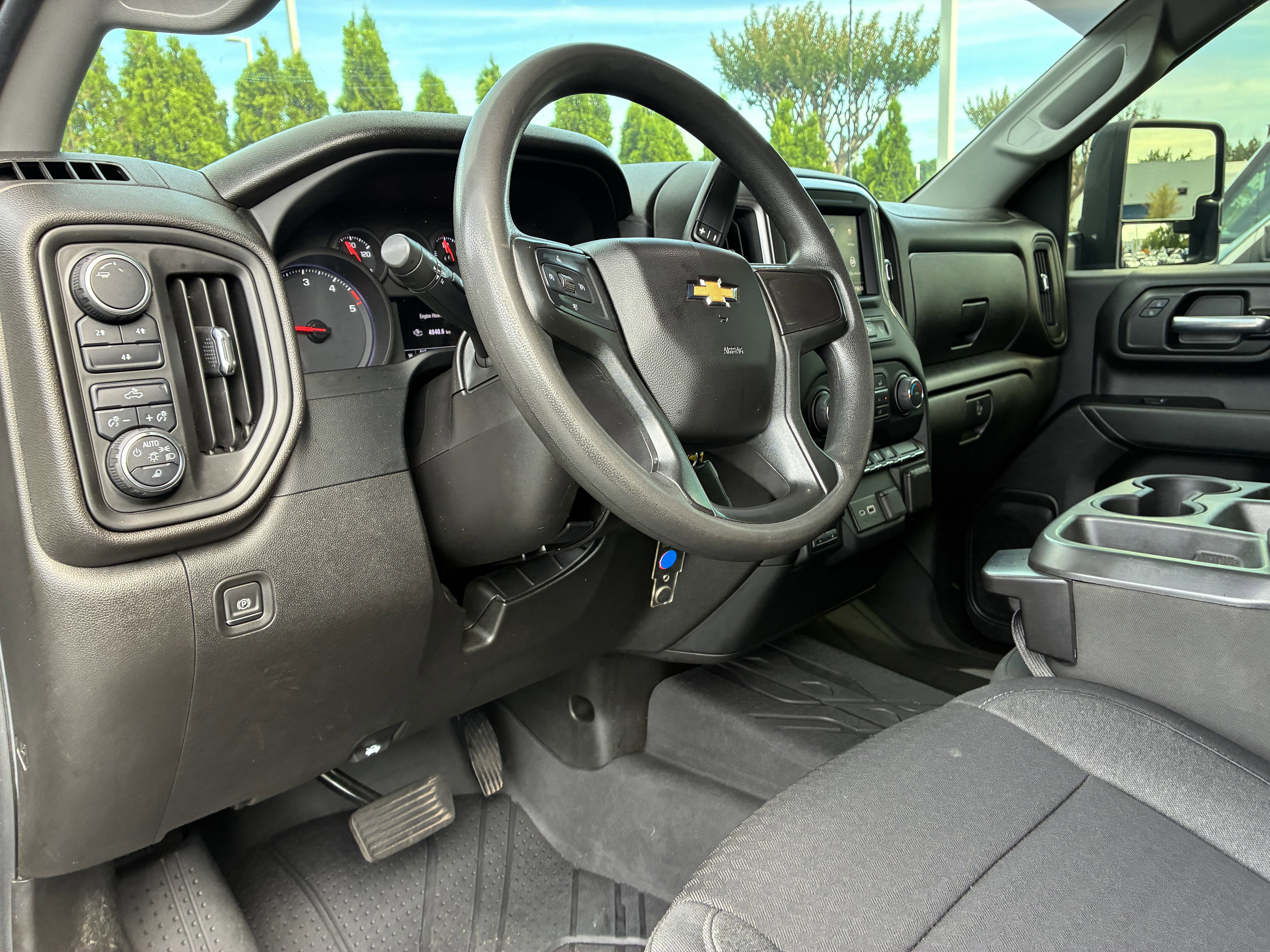 Used 2022 Chevrolet Silverado 2500 Custom w/ Custom Value Package AWD/4WD image 5