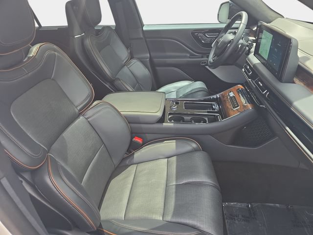 Used 2025 Lincoln Aviator Black Label w/ Jet Appearance Package AWD/4WD image 12
