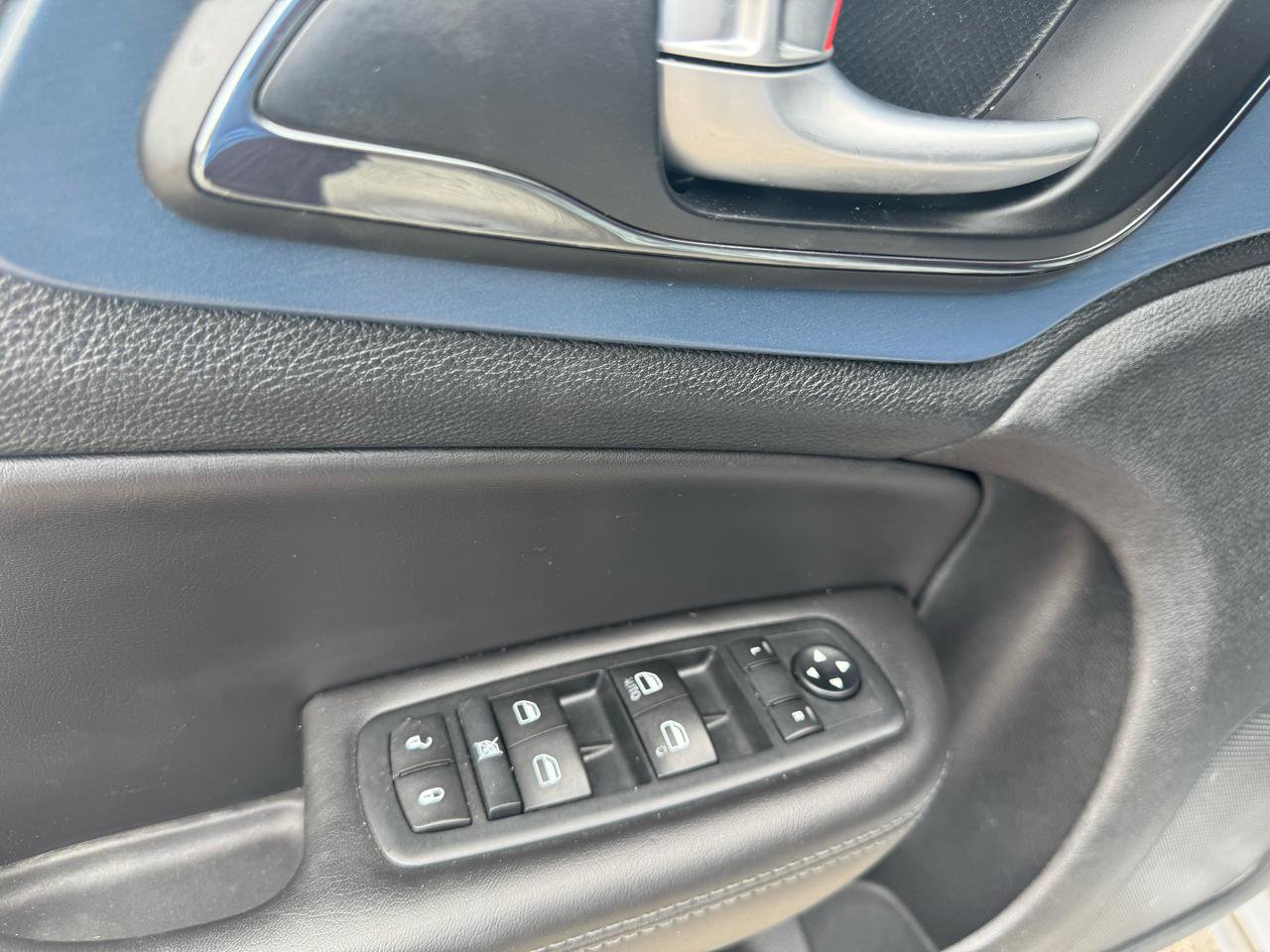 Used 2015 Chrysler 200 S image 16