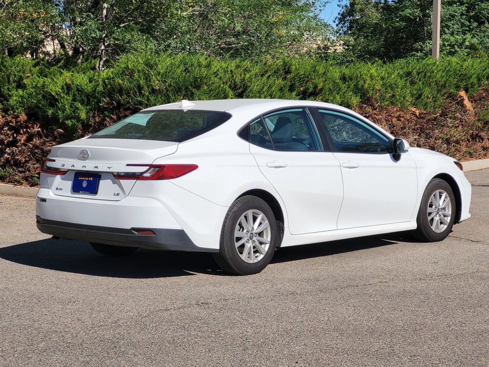 Used 2025 Toyota Camry LE FWD image 5