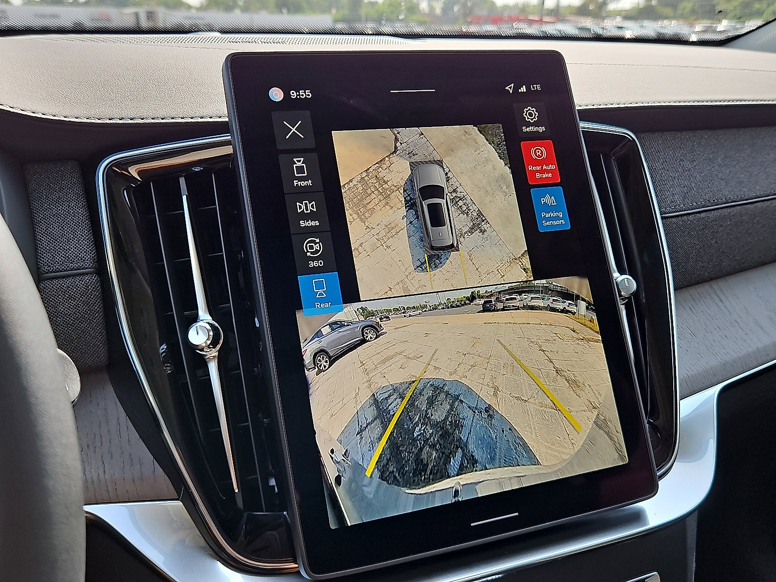 New 2026 Volvo XC90 B6 Ultra w/ Protection Package image 17