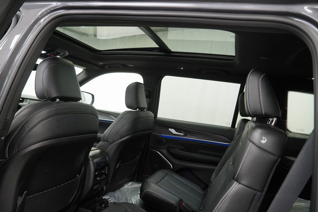 New 2025 Jeep Grand Cherokee L Overland w/ Trailer Tow Package image 19