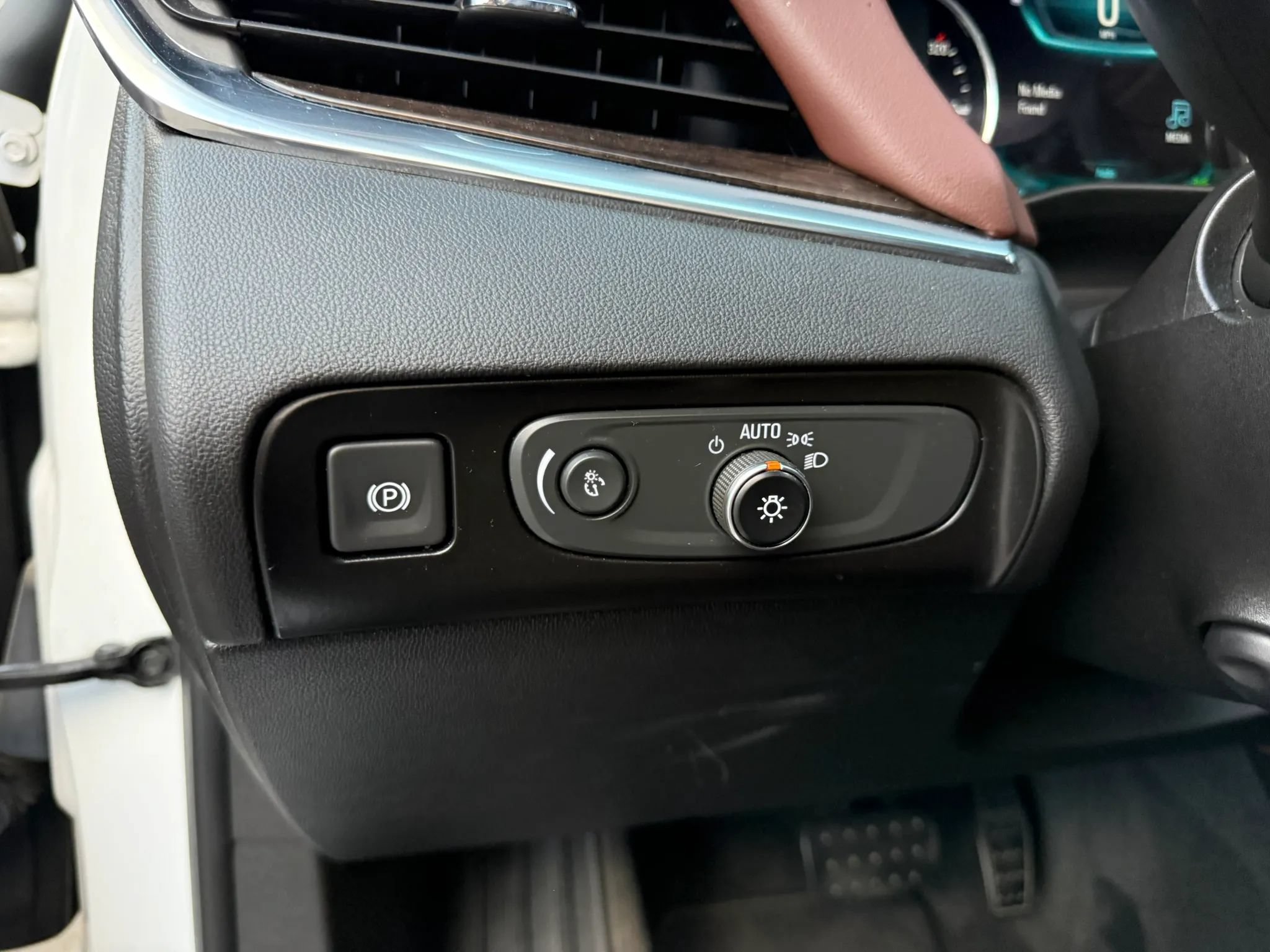Used 2019 Buick Enclave Avenir w/ Avenir Technology Package AWD/4WD image 32