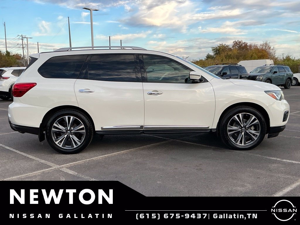 Used 2019 Nissan Pathfinder Platinum FWD image 4