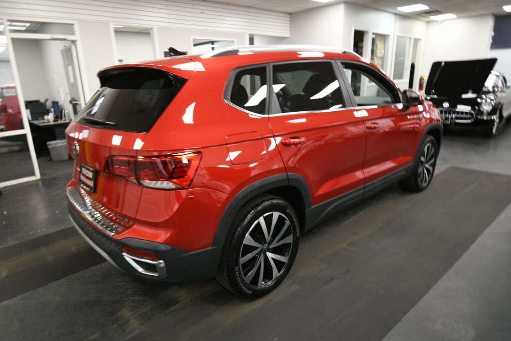 Used 2023 Volkswagen Taos SE w/ Panoramic Sunroof Package AWD/4WD image 8