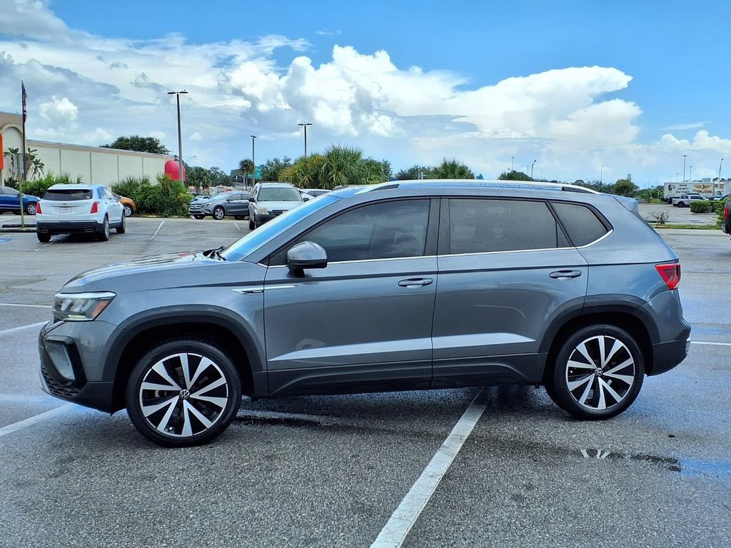 Used 2022 Volkswagen Taos SE FWD image 4