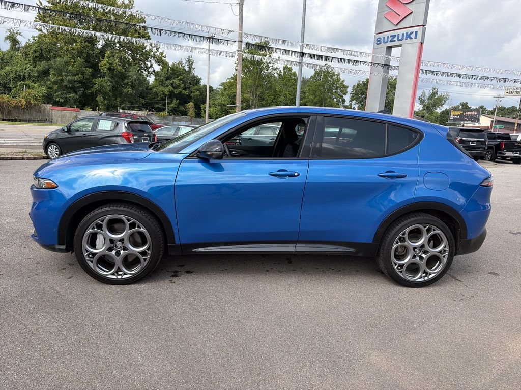 Used 2025 Alfa Romeo Tonale w/ Premium Package AWD/4WD image 8