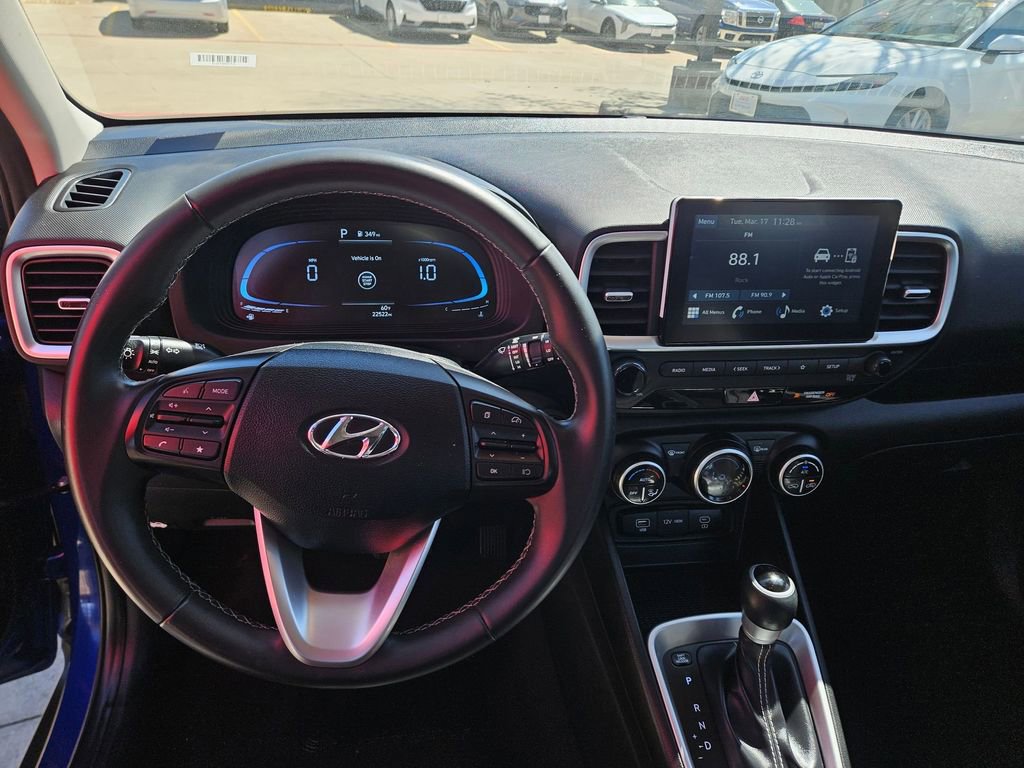 Used 2025 Hyundai Venue SEL image 17