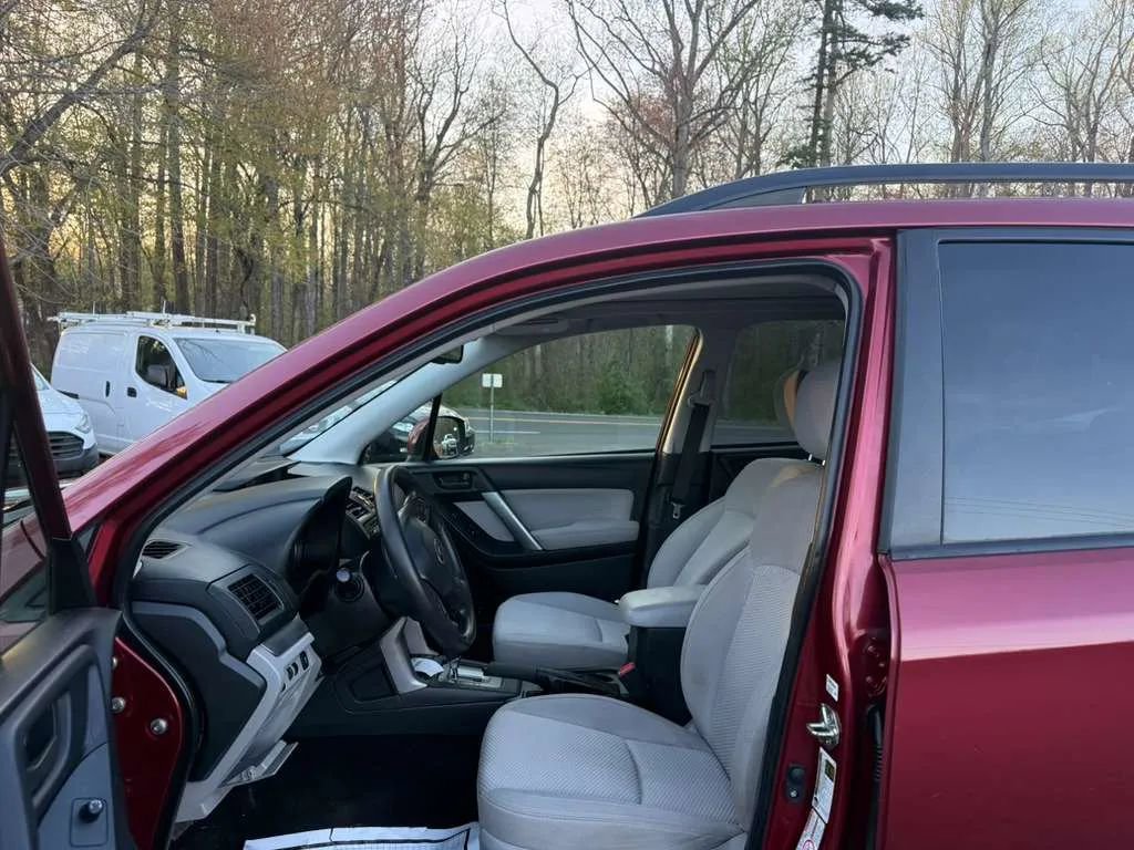 Used 2015 Subaru Forester 2.5i Premium AWD/4WD image 10