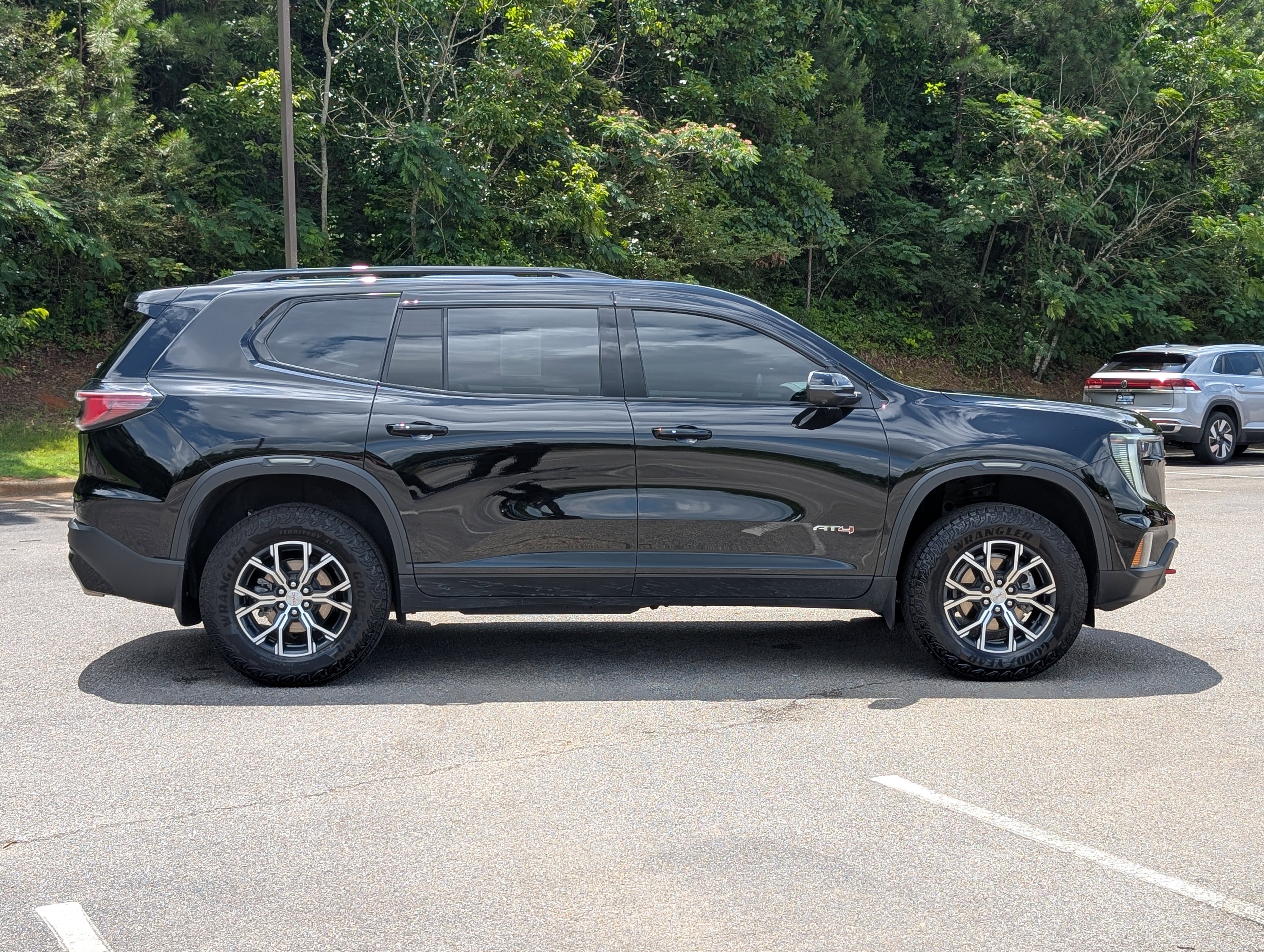 Used 2024 GMC Acadia AT4 w/ Luxury Package AWD/4WD image 10
