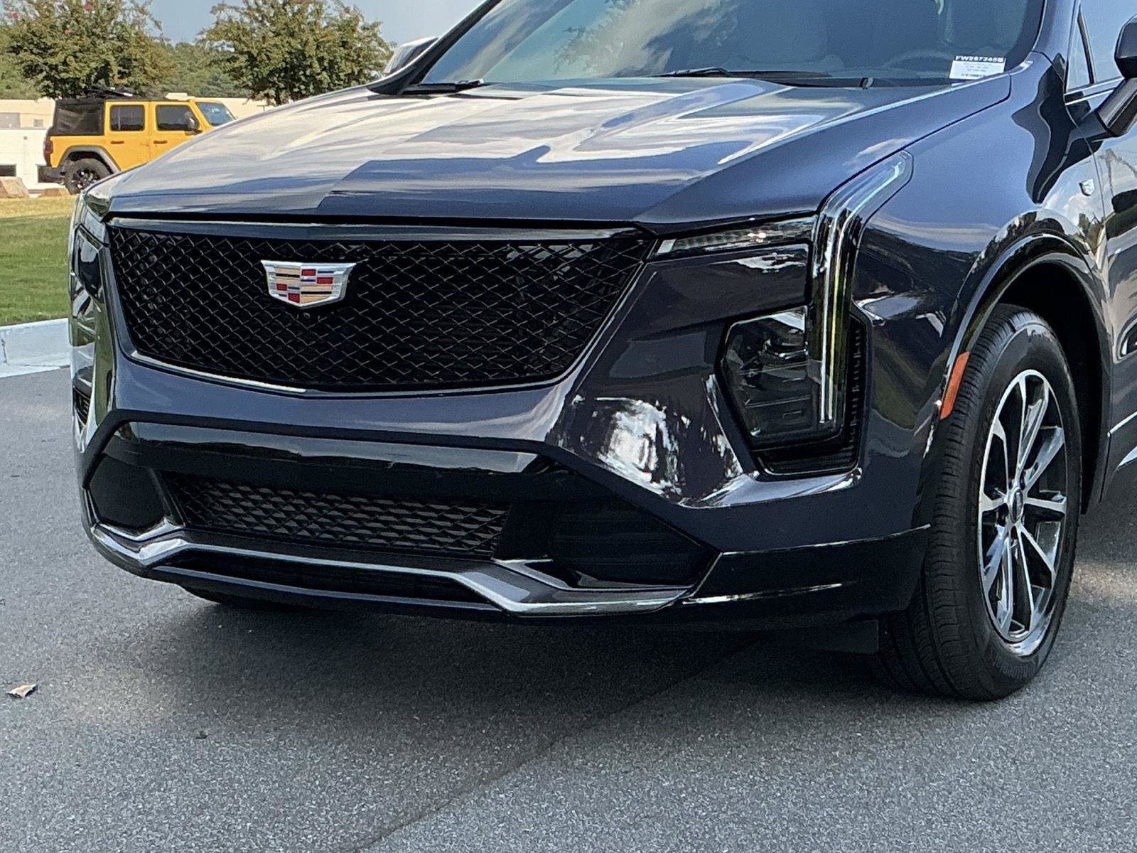Used 2025 Cadillac XT4 Sport FWD image 10