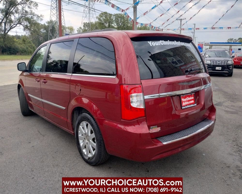 Used 2015 Chrysler Town & Country Touring image 3