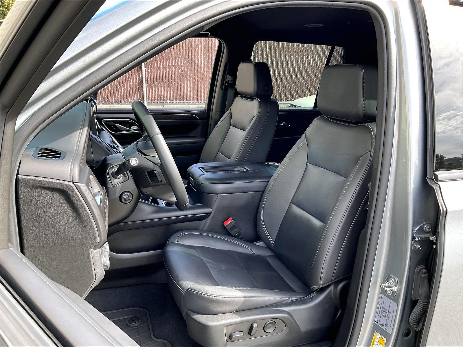 Used 2023 Chevrolet Tahoe Z71 w/ Z71 Off-Road Package AWD/4WD image 23