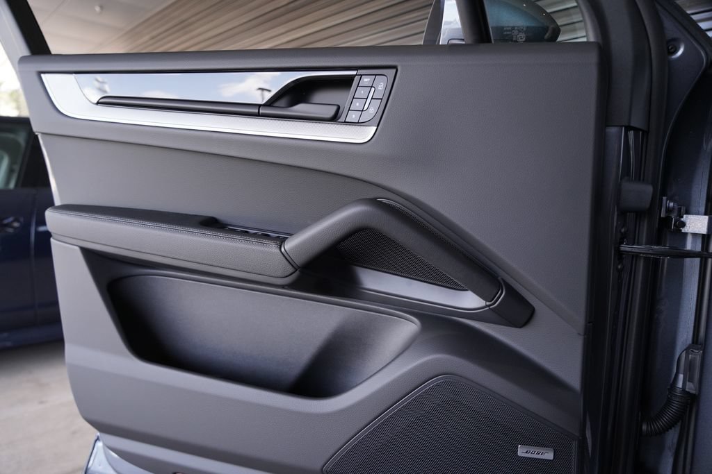 New 2026 Porsche Cayenne Coupe AWD/4WD image 17