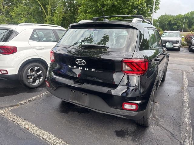 Used 2025 Hyundai Venue SEL FWD image 8