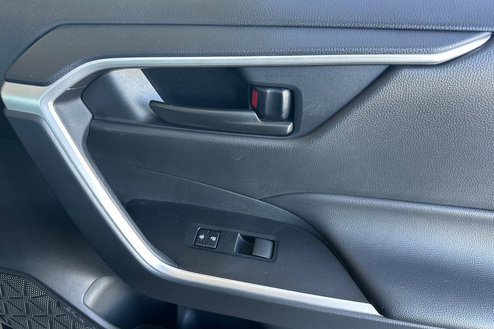 Certified 2025 Toyota RAV4 LE image 22