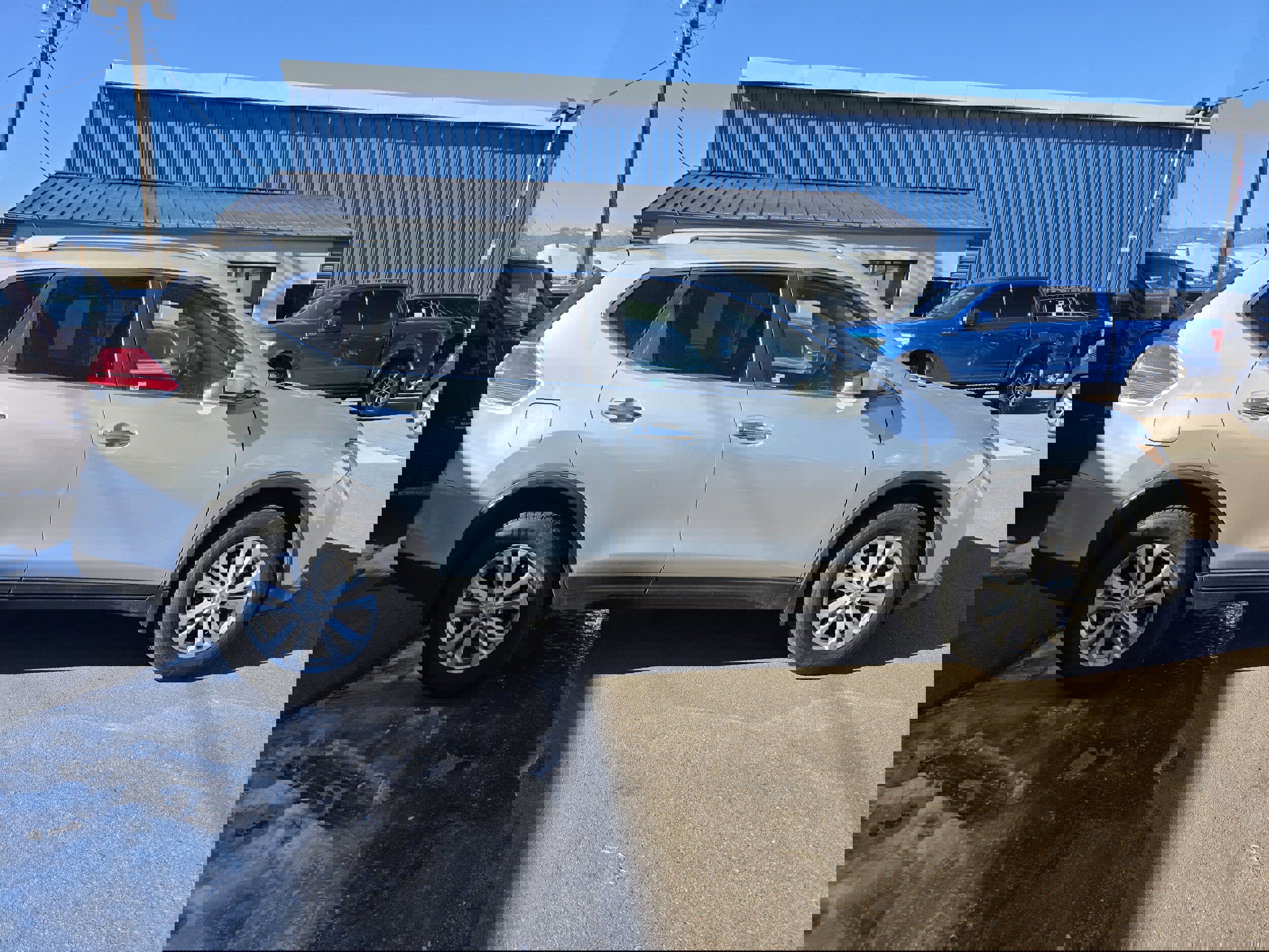 Used 2015 Nissan Rogue SV image 4