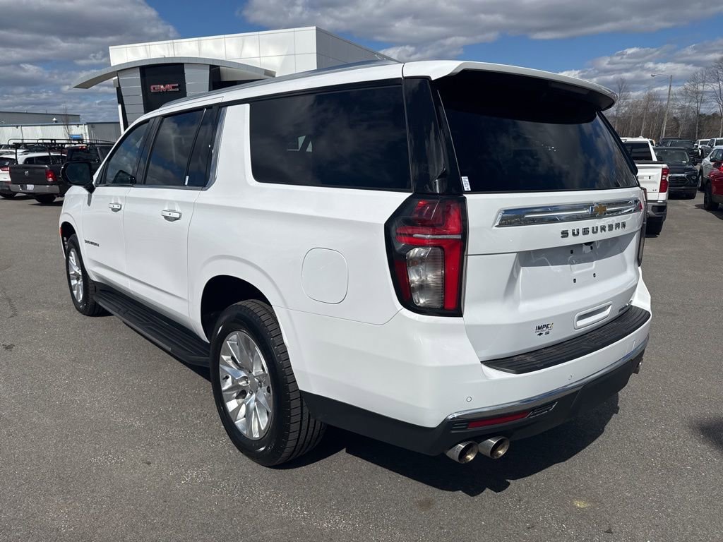 Used 2023 Chevrolet Suburban Premier image 3