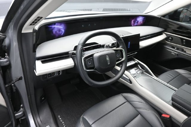 Certified 2024 Lincoln Nautilus Premier w/ Equipment Group 102A AWD/4WD image 9