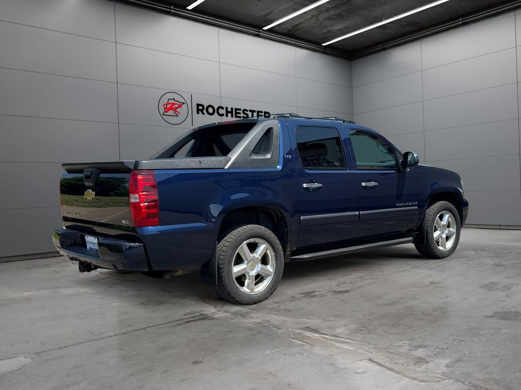 Used 2011 Chevrolet Avalanche LTZ AWD/4WD image 5