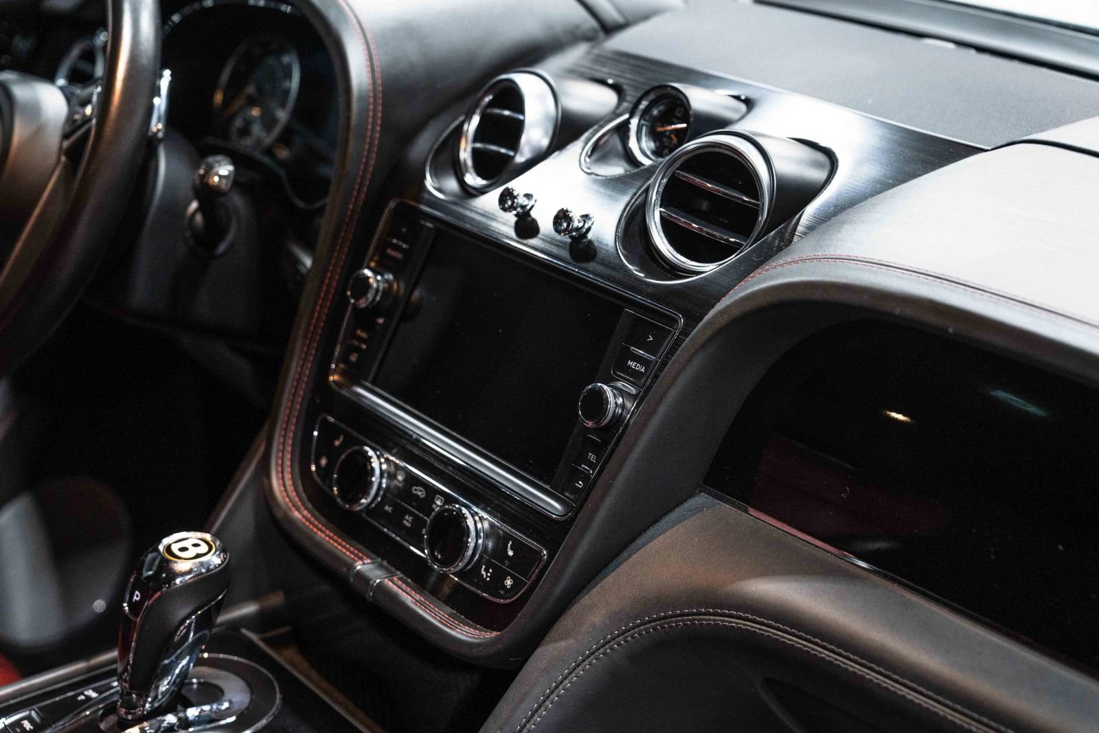 Used 2019 Bentley Bentayga AWD/4WD image 19