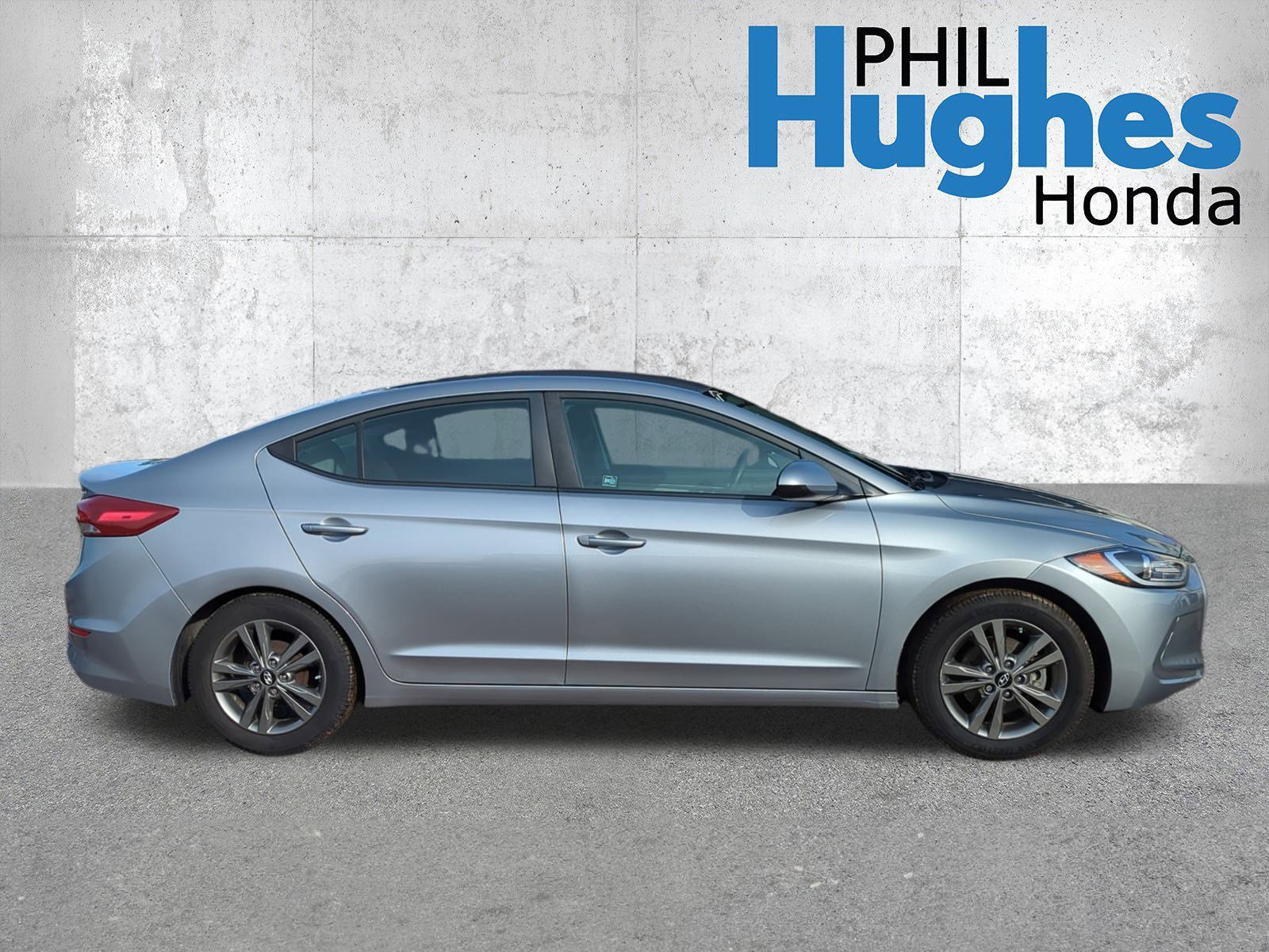 Used 2017 Hyundai Elantra SE image 2