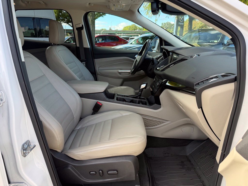 Certified 2019 Ford Escape Titanium AWD/4WD image 28