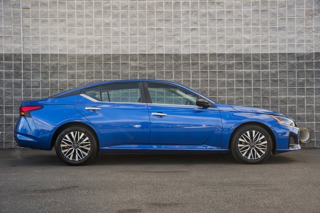 Used 2025 Nissan Altima 2.5 SV image 4