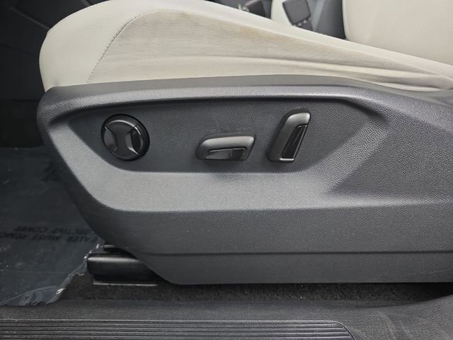 Used 2018 Volkswagen Tiguan SE image 24