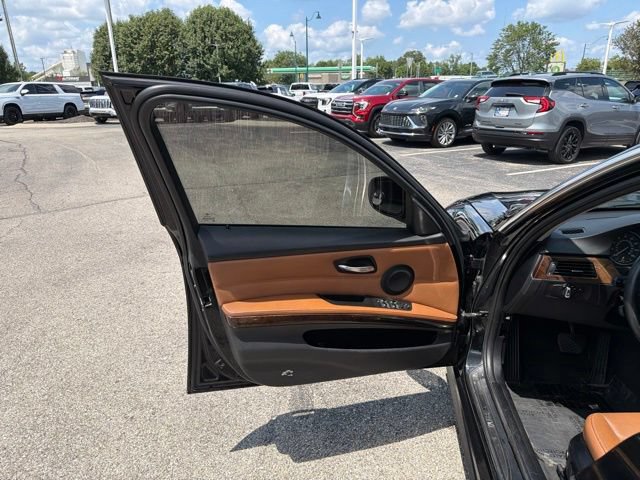 Used 2011 BMW 335i xDrive Sedan AWD/4WD image 24