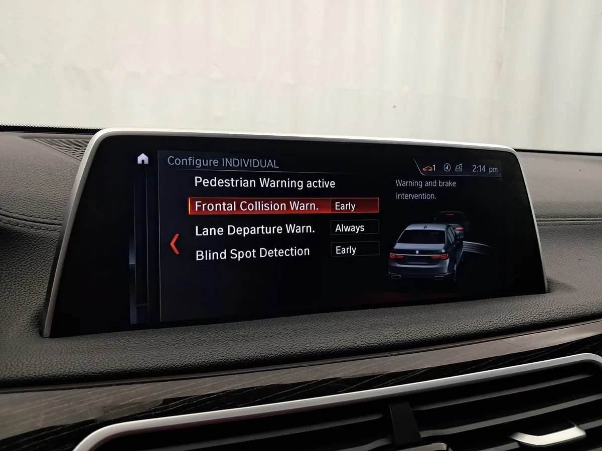 Used 2019 BMW 750i xDrive w/ M Sport Package AWD/4WD image 17