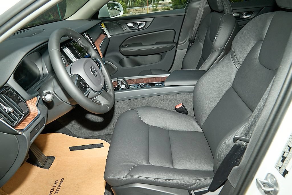 New 2026 Volvo V60 B5 Cross Country Plus w/ Climate Package AWD/4WD image 14