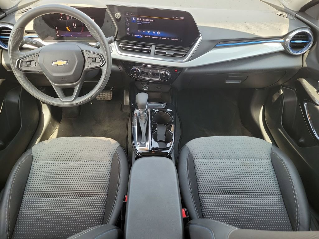 Used 2025 Chevrolet Trax LT FWD image 14