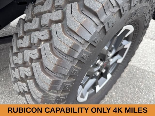 Used 2025 Jeep Gladiator Rubicon w/ Technology Group AWD/4WD image 9