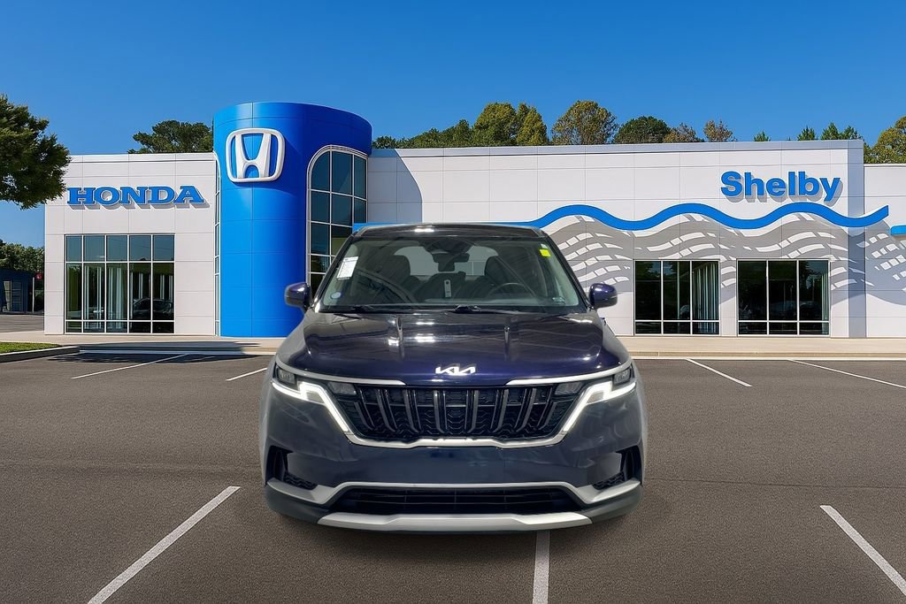 Used 2024 Kia Carnival LX image 3