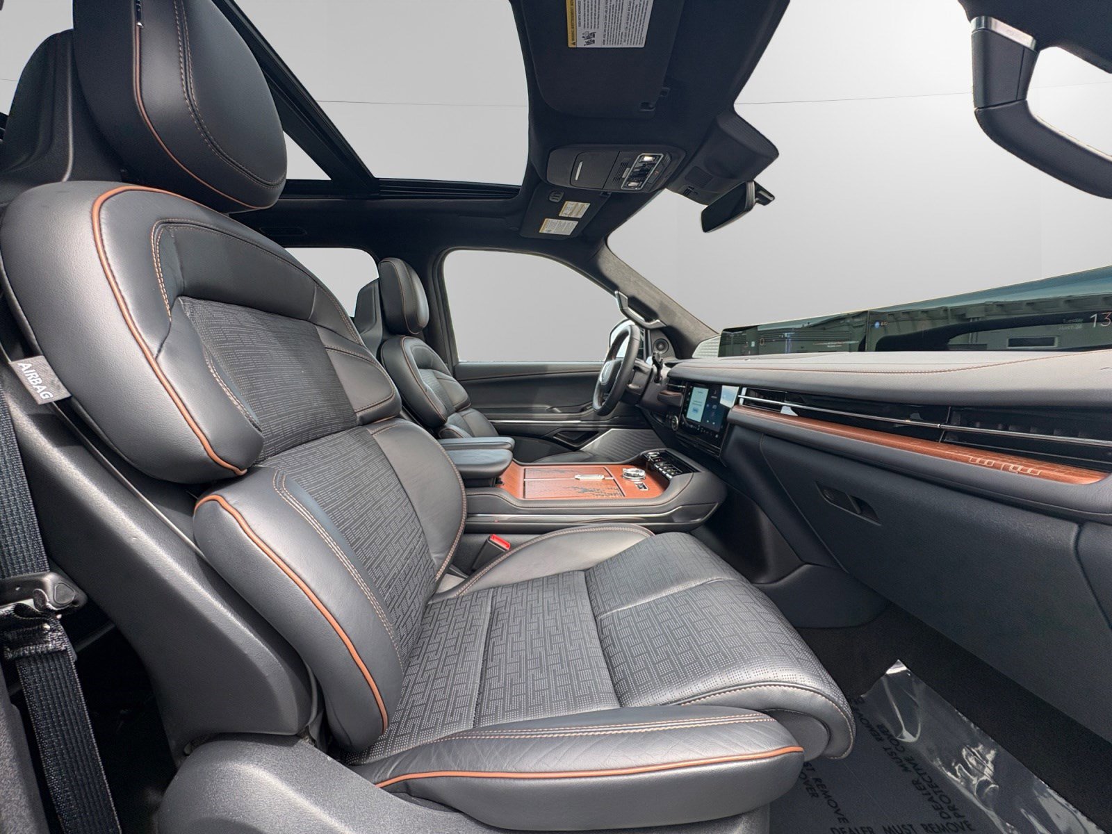 Certified 2025 Lincoln Navigator L Black Label image 15