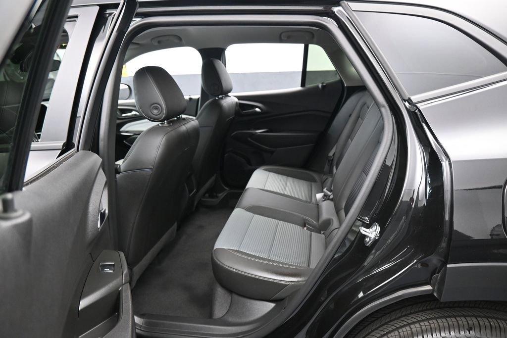 Used 2025 Chevrolet Trax LT w/ Driver Confidence Package FWD image 27