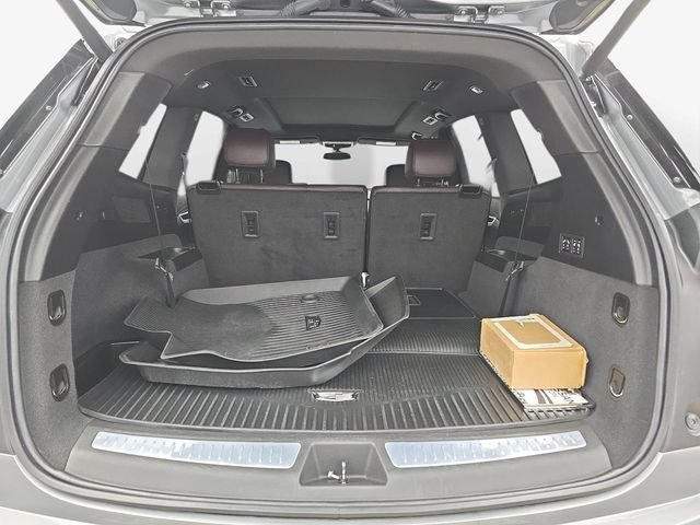 Used 2023 Cadillac XT6 Premium Luxury w/ LPO, Floor Liner Package FWD image 30