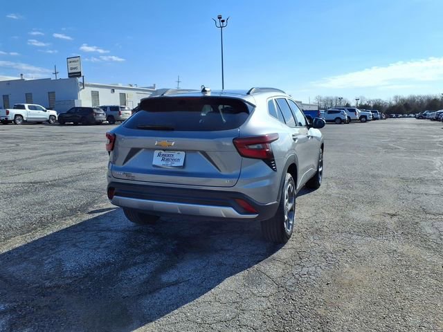 Used 2025 Chevrolet Trax LT w/ LT Convenience Package FWD image 22