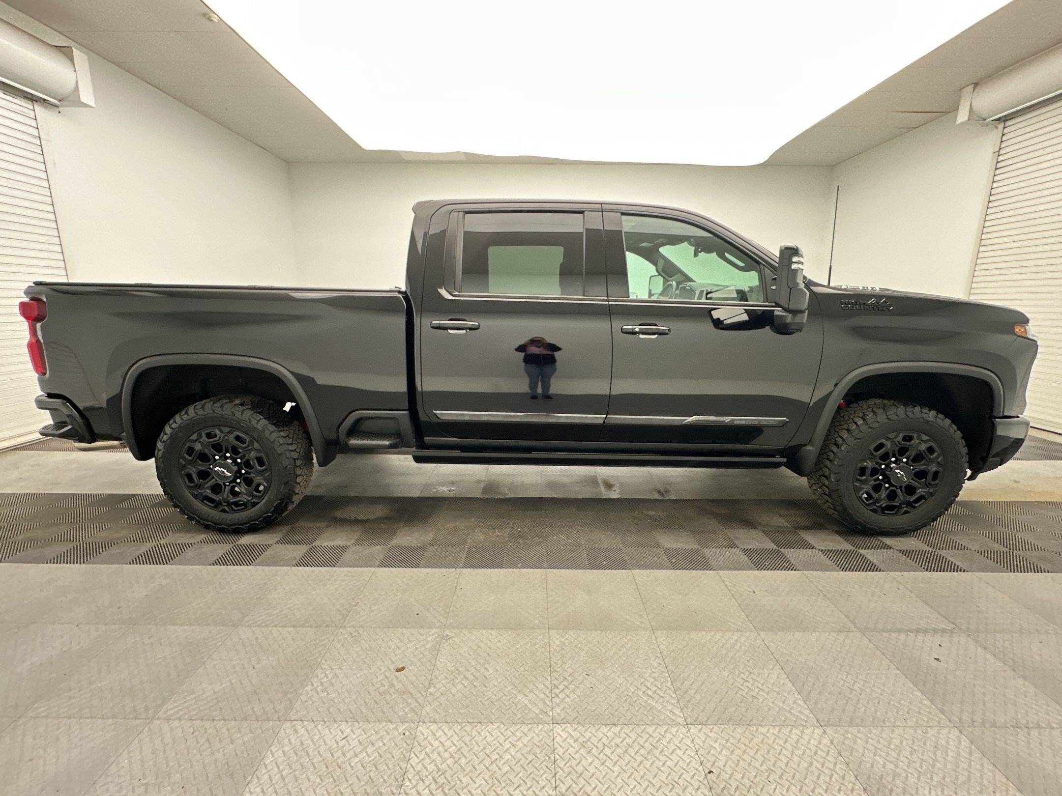 Certified 2024 Chevrolet Silverado 2500 High Country w/ Midnight Edition image 8